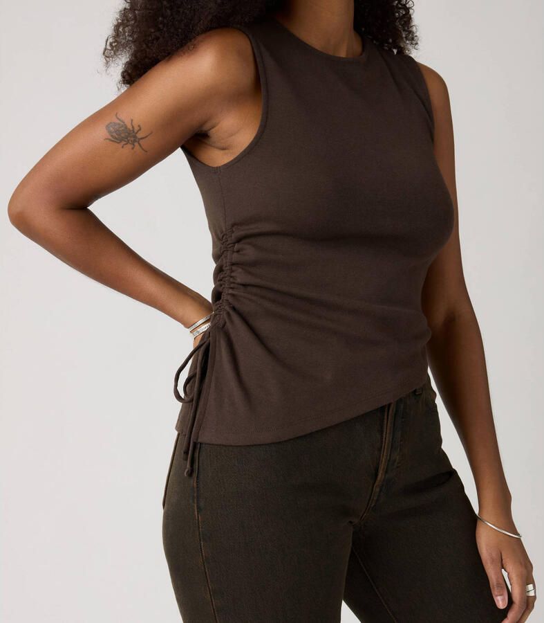 Levi's top bruin