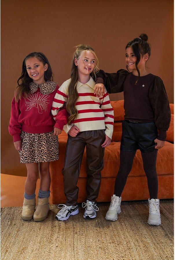 Like Flo imitatieleren regular fit coated broek met plooien donkerbruin - Foto 2