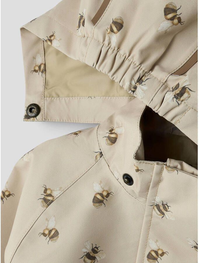 LIL' ATELIER MINI regenjas met print beige - Foto 2
