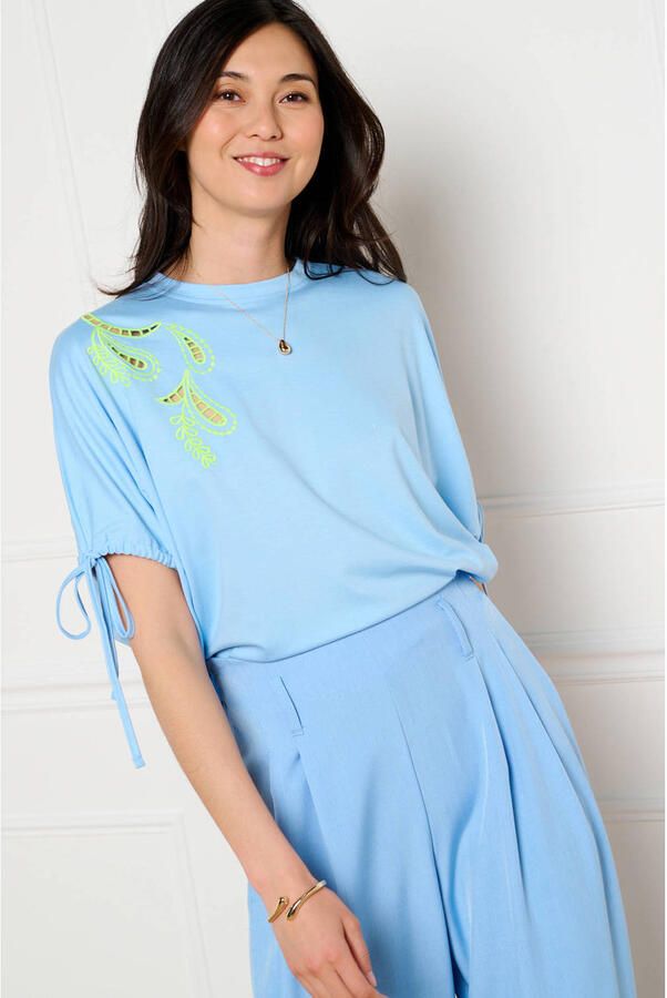 LOLALIZA broderie top met paisley lichtblauw
