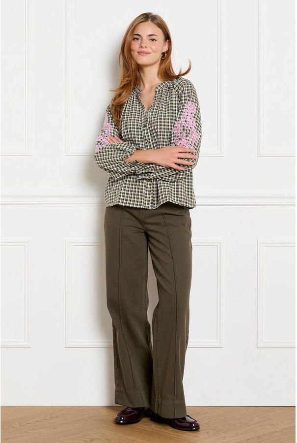 LOLALIZA geruite blouse met borduursels kaki - Foto 3