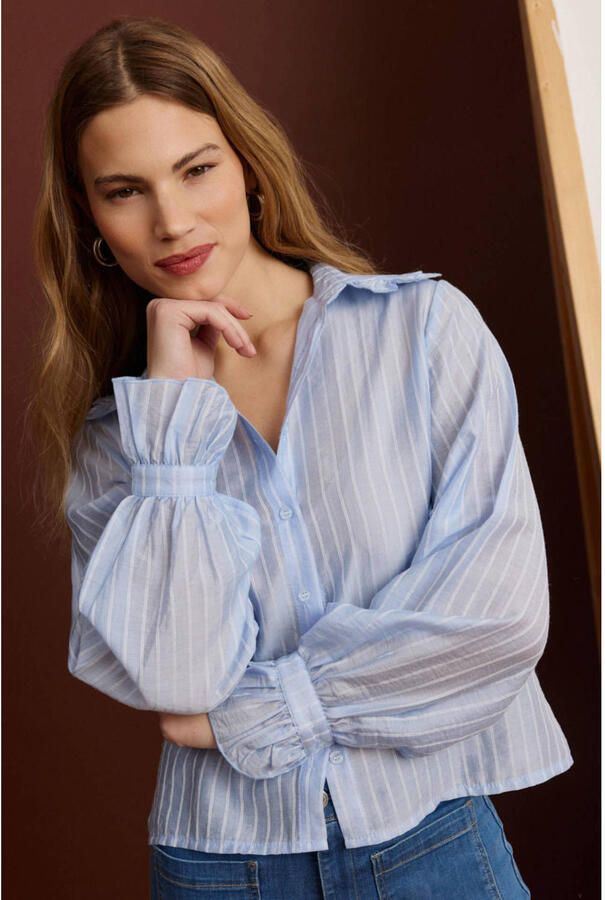 LOLALIZA gestreepte blouse met krijtstreep lichtblauw