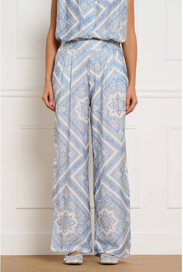 LOLALIZA loose fit broek met plooien lichtblauw