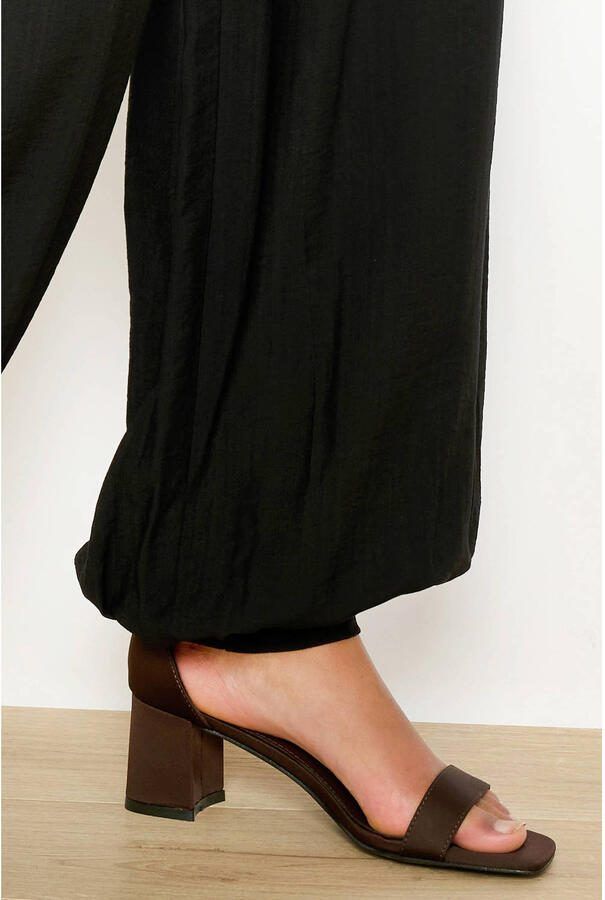 LOLALIZA viscose ballonbroek met plooien zwart - Foto 2