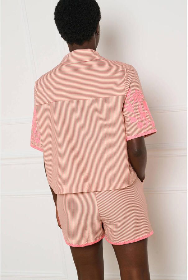 LOLALIZA regular waist gestreepte casual short broderie roze - Foto 3