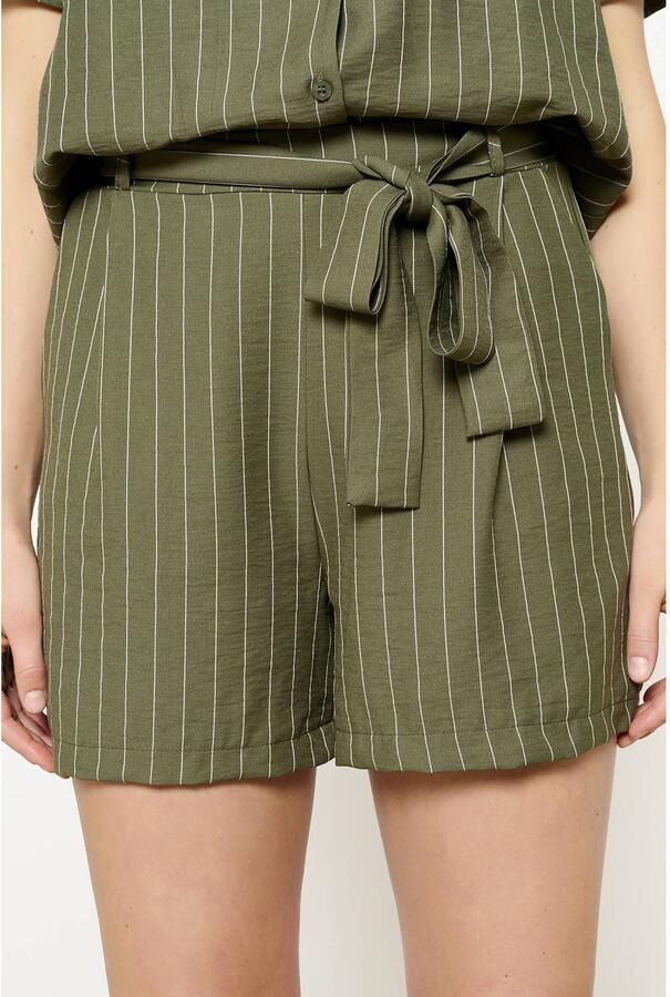 LOLALIZA relaxed high waist casual short groen - Foto 1