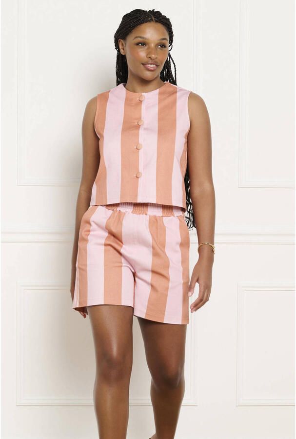 LOLALIZA Sanny x Wehkamp straight regular waist gestreepte casual short lichtroze - Foto 2