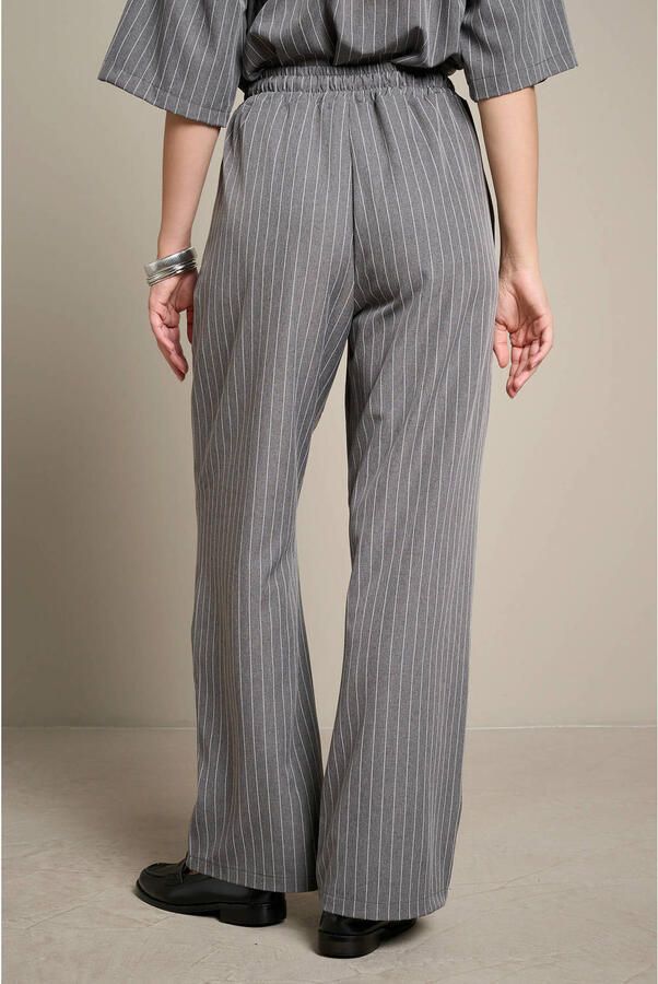 LOLALIZA wide leg gestreepte broek grijs - Foto 2