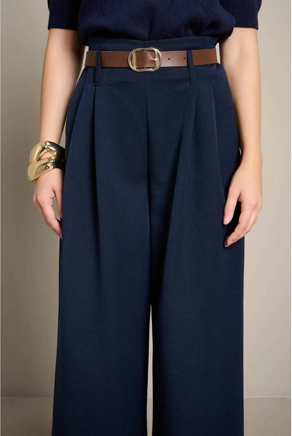 LOLALIZA wide leg pantalon met plooien marineblauw