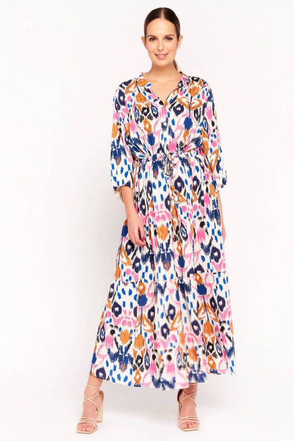 LOLALIZA maxi jurk met all over print en ceintuur oranje blauw roze
