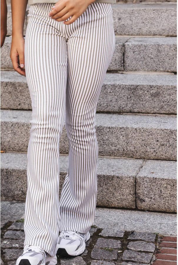 LOOXS 10sixteen regular waist gestreepte flared broek olijfgroen - Foto 2