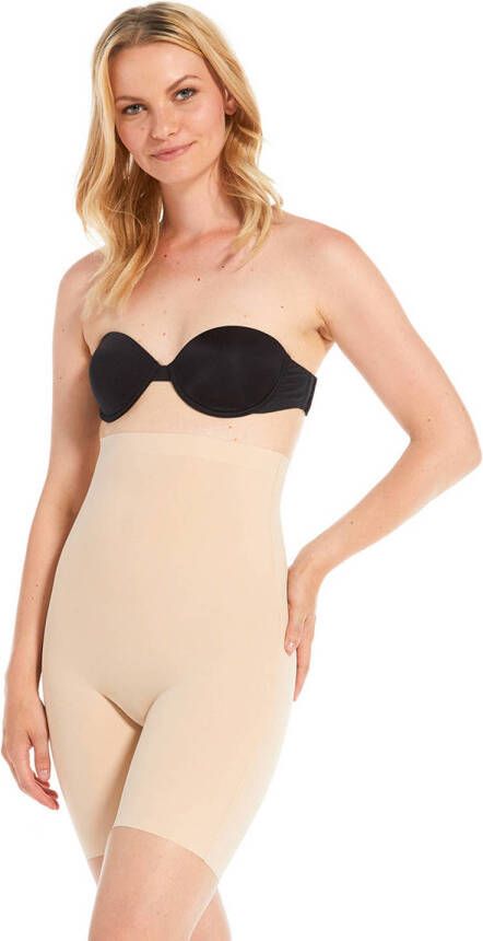 Magic Body Fashion Shapingbroek Maxi Hi-Bermuda Siliconen afwerking aan de bovenkant voorkomt oprollen