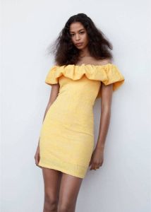 Mango off shoulder jurk met ruches geel