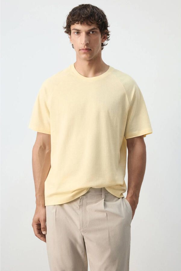 Mango Man linnen relaxed fit T-shirt geel