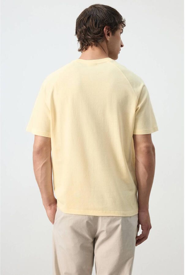 Mango Man linnen relaxed fit T-shirt geel - Foto 3