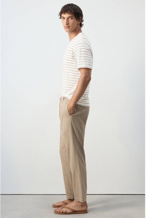 Mango Man relaxed fit casual broek met linnen lichtbeige - Foto 2