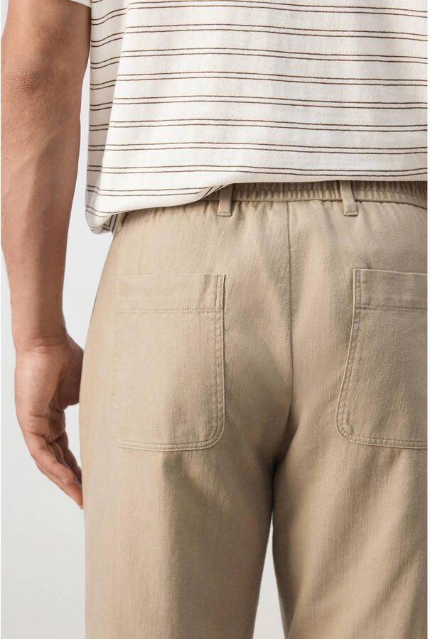 Mango Man relaxed fit casual broek met linnen lichtbeige - Foto 3