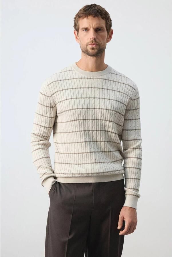 Mango Man relaxed fit gebreide gestreepte trui met kabels pastelgrijs