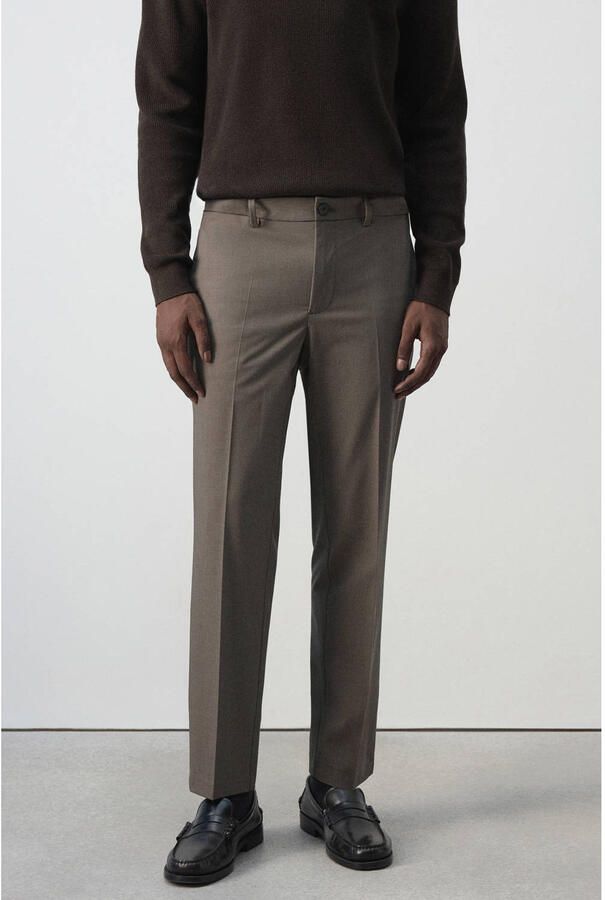 Mango Man slim fit cropped broek met plooien middenbruin