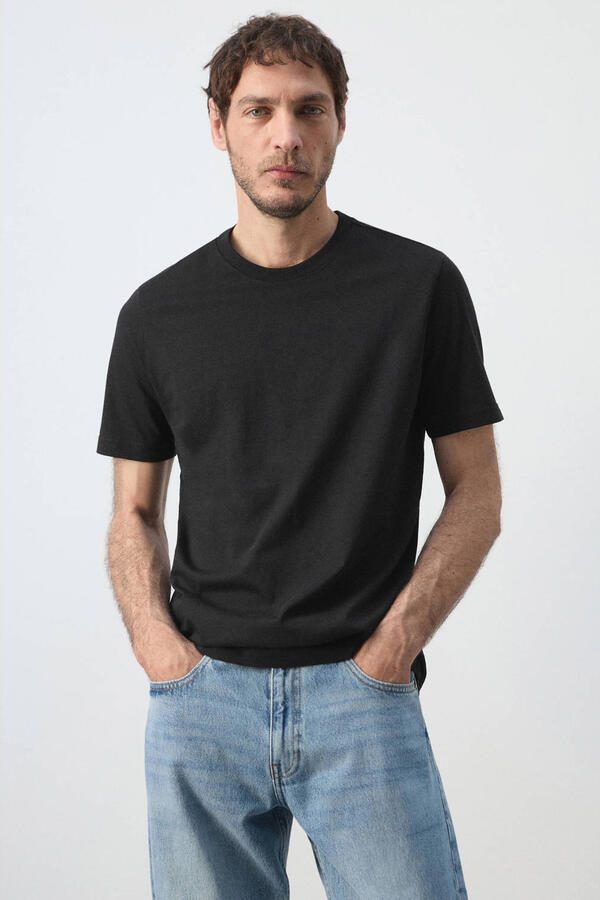 Mango Man slim fit T-shirt zwart