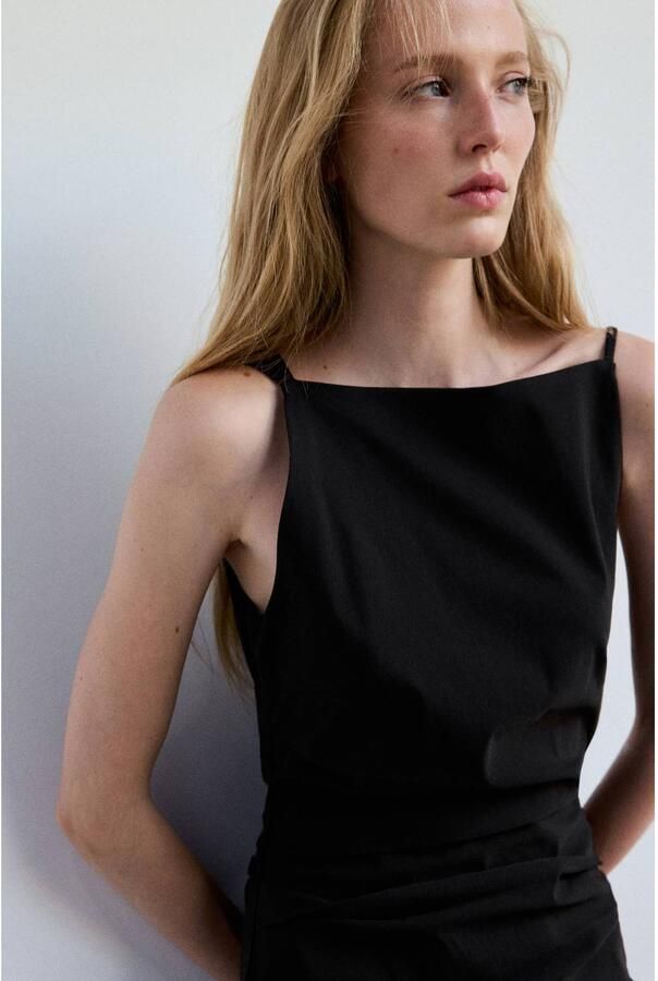 Mango asymmetrische midi jurk met plooien zwart