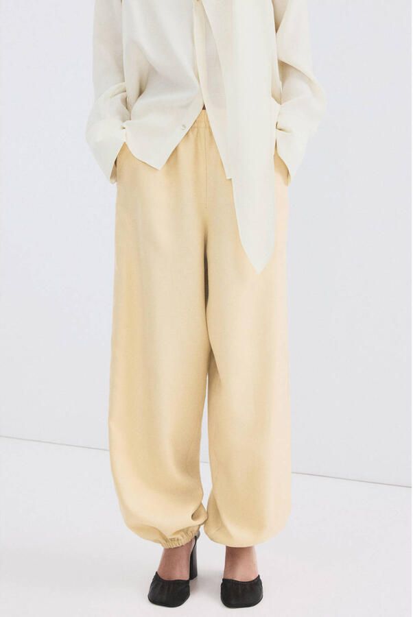Mango balloon regular waist casual broek lichtgeel