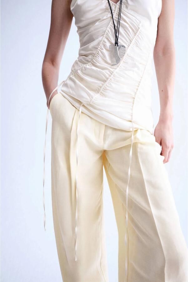 Mango barrel regular waist broek lichtgeel