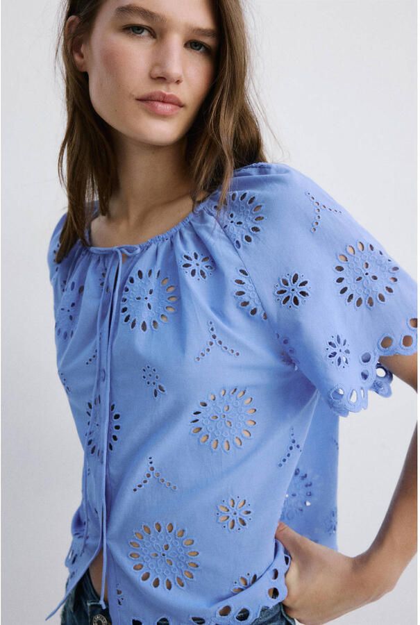 Mango blouse broderie blauw