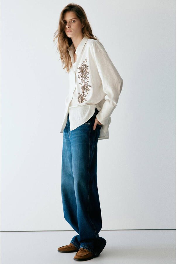 Mango blouse met krijtstreep en borduursels bruin - Foto 2