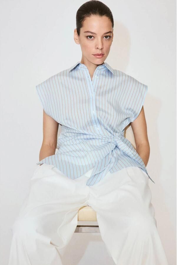 Mango blouse met krijtstreep lichtblauw