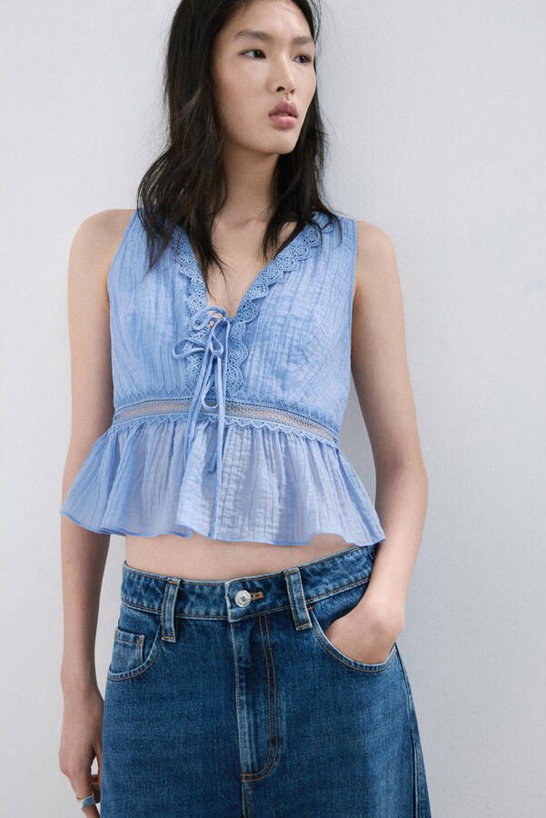 Mango cropped top broderie lichtblauw