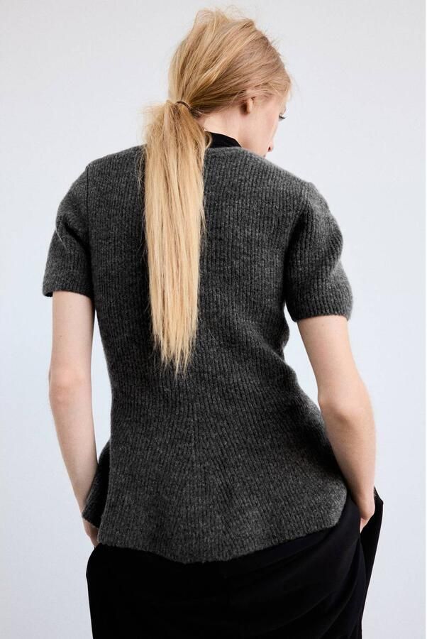 Mango gebreide top met peplum antraciet - Foto 3