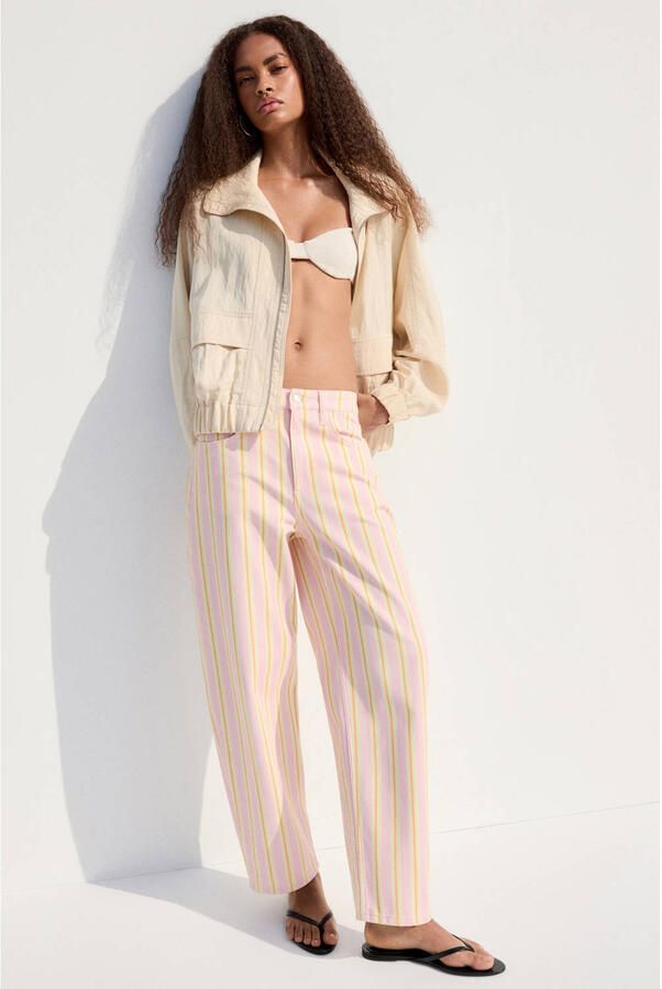 Mango gestreepte barrel jeans roze - Foto 3