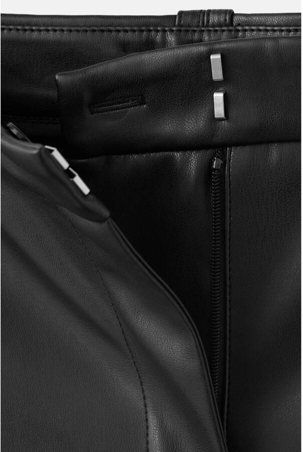 Mango imitatieleren flared broek zwart - Foto 2
