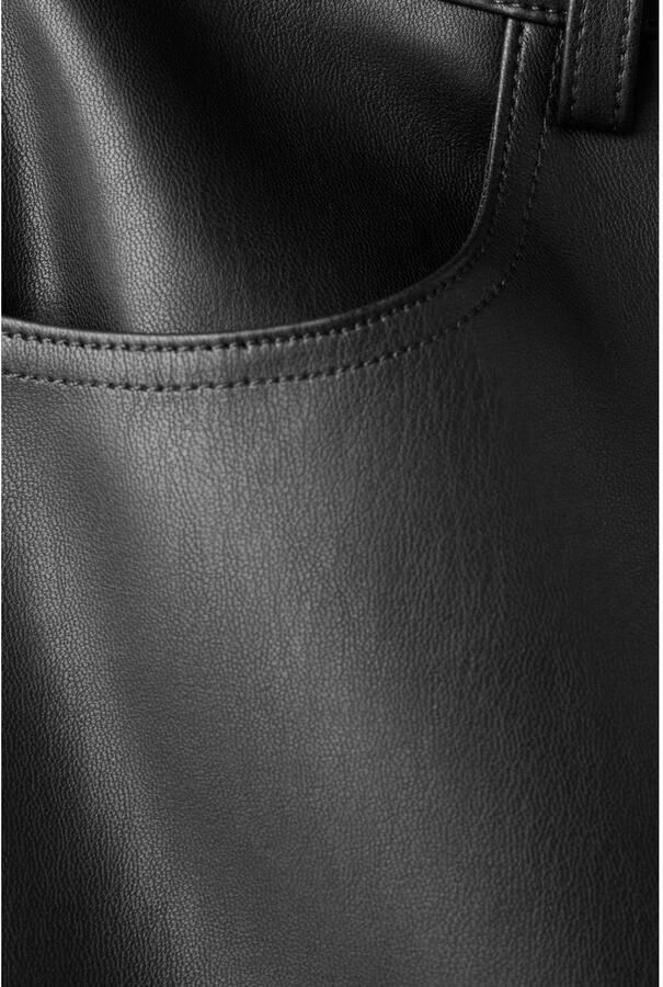 Mango imitatieleren regular waist flared coated broek zwart - Foto 3