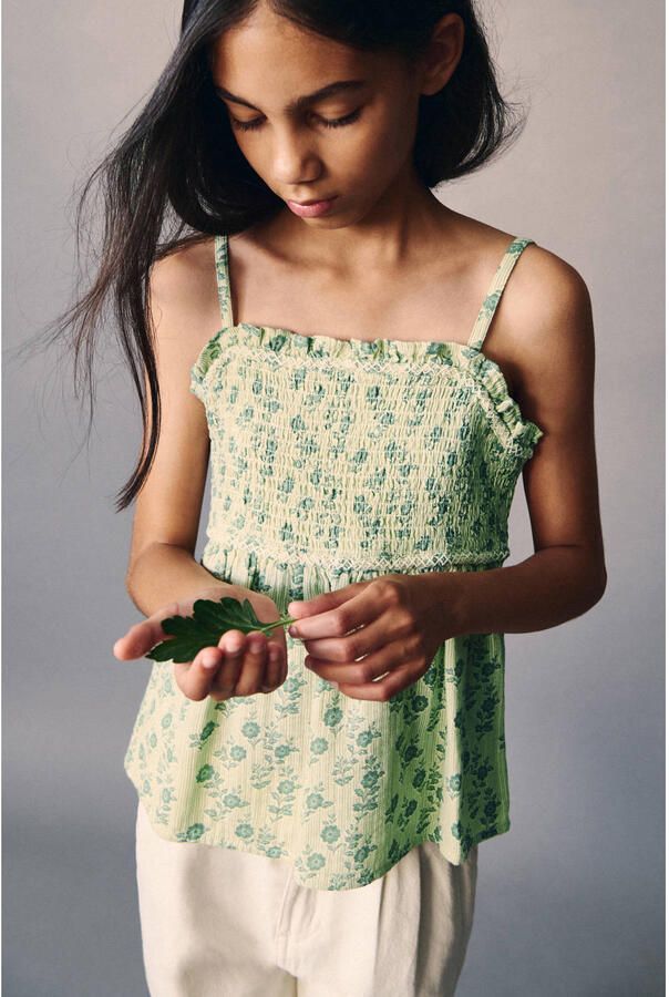 Mango Kids gebloemde top zonder mouwen met smockwerk groen