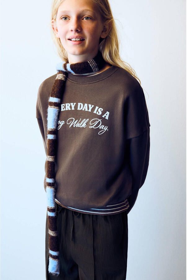 Mango Kids katoenen sweater met tekst bruin