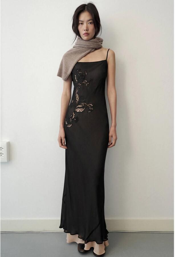 Mango maxi jurk met broderie zwart - Foto 3
