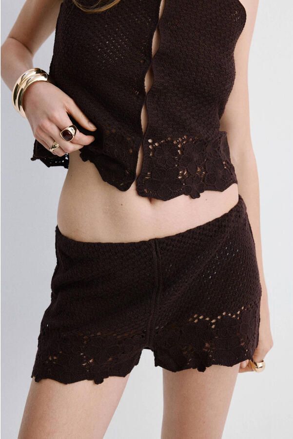 Mango regular waist casual short crochet bruin