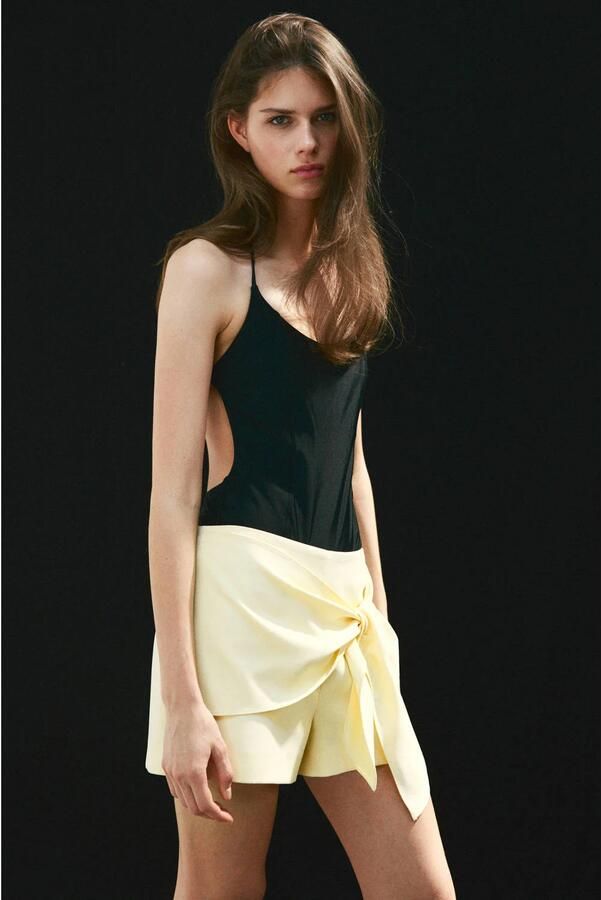 Mango straight leg casual short geel