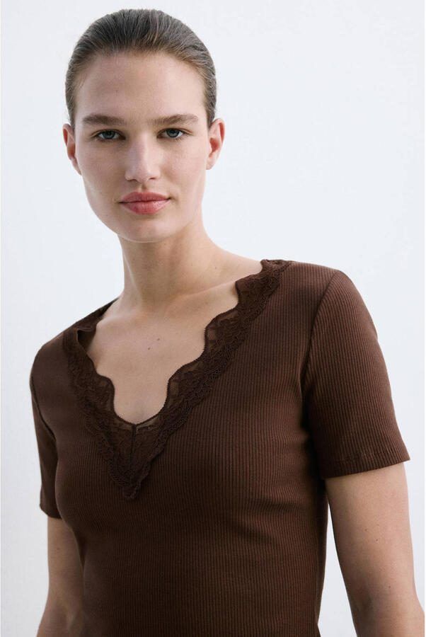 Mango T-shirt met kant bruin