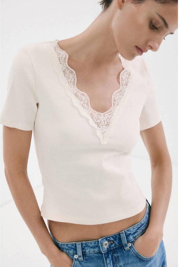 Mango T-shirt met kant ecru