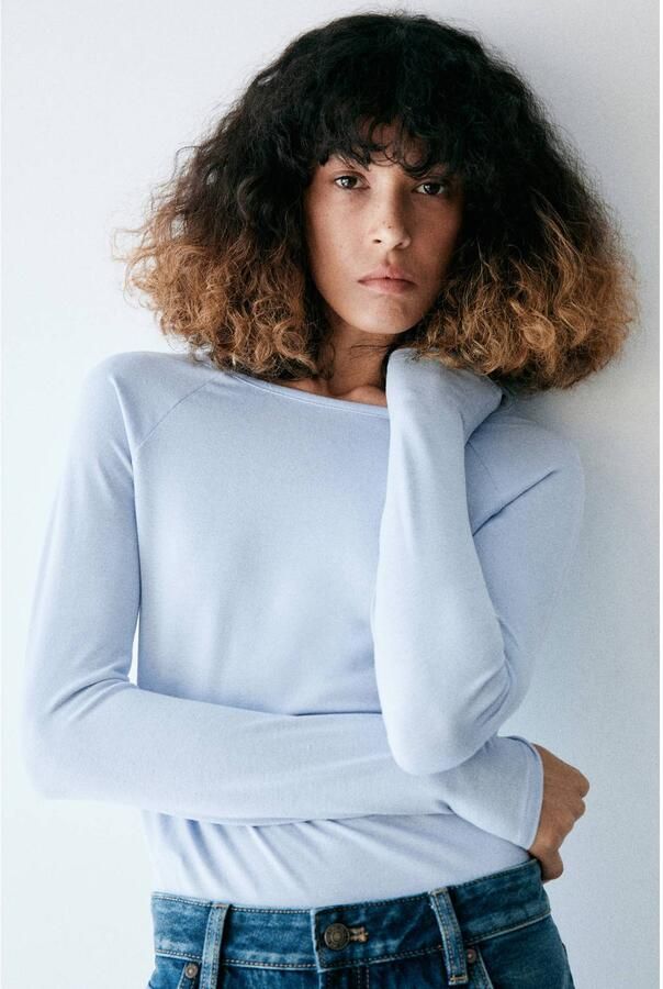 Mango top lichtblauw