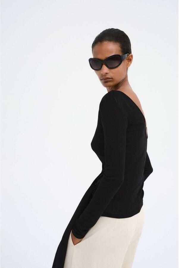 Mango top met open rug zwart