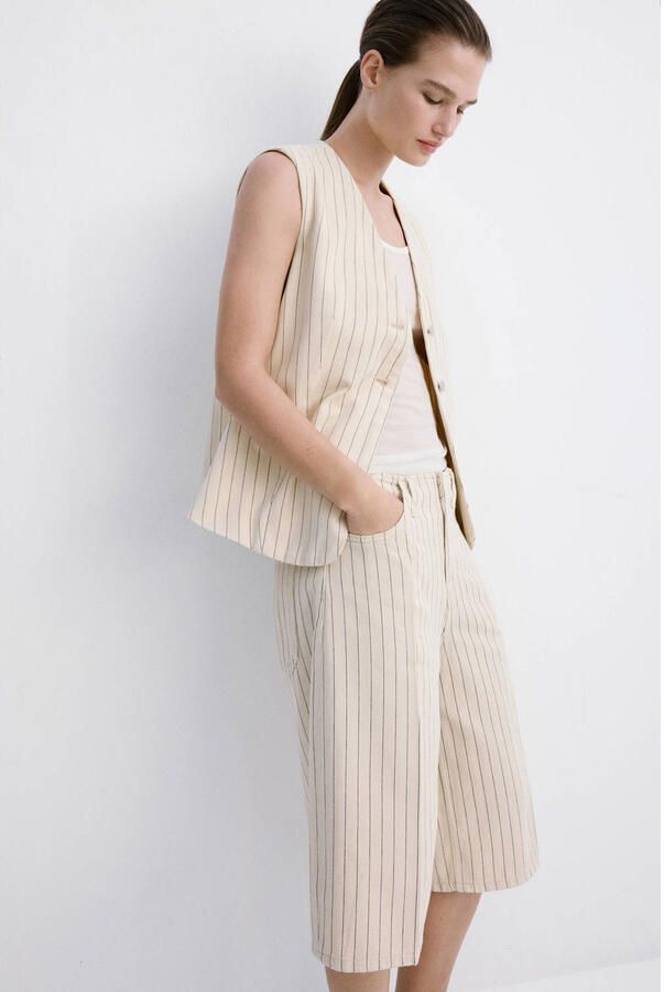 Mango wide leg regular waist bermuda short met krijtstreep lichtgeel