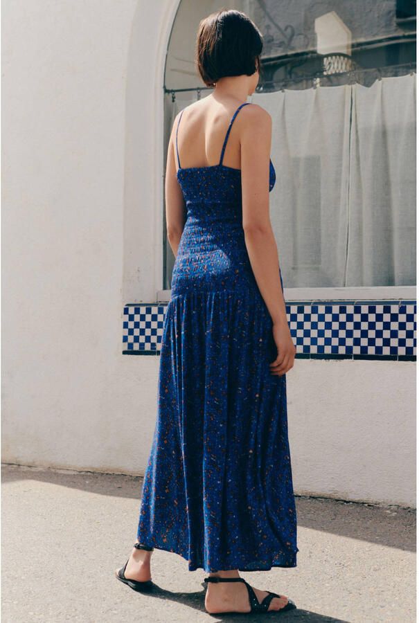 MANGO TEEN maxi jurk met print en smockwerk marineblauw - Foto 3