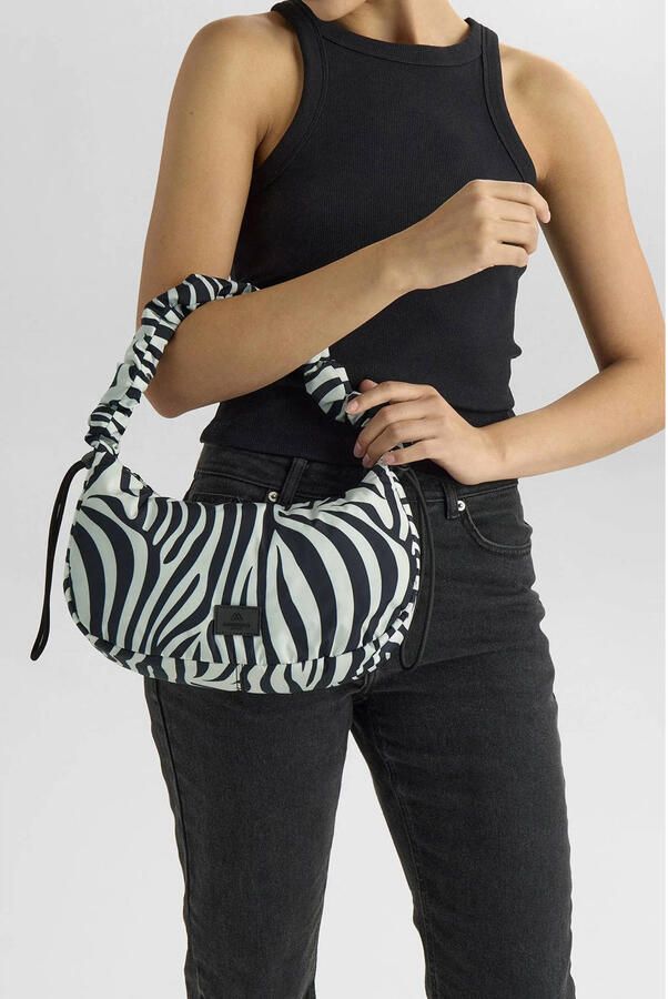 Markberg schoudertas Crave met zebraprint zwart wit
