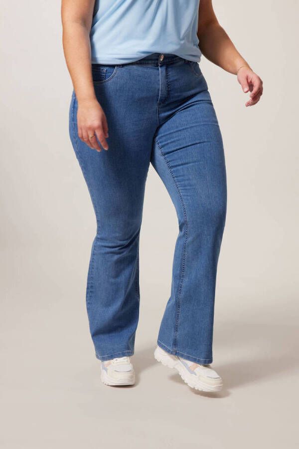Miss Etam Plus flared jeans Jazz light blue