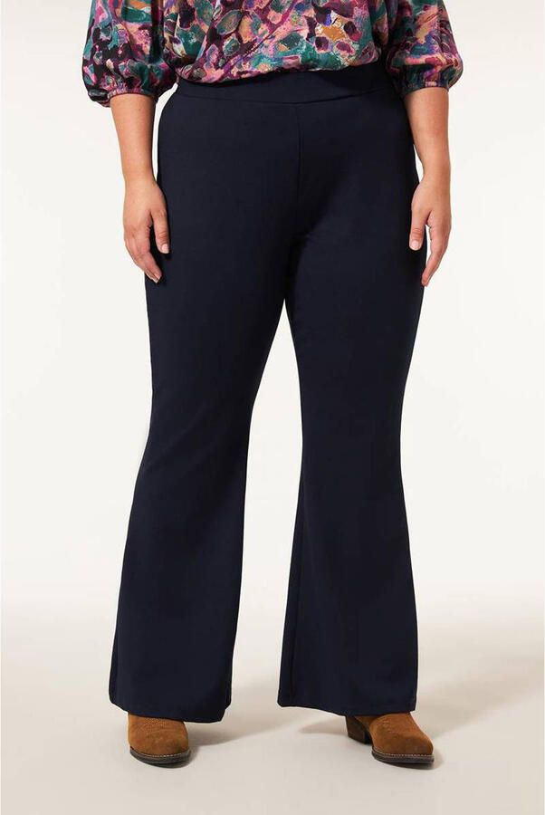 Miss Etam Plus flared broek Mara donkerblauw