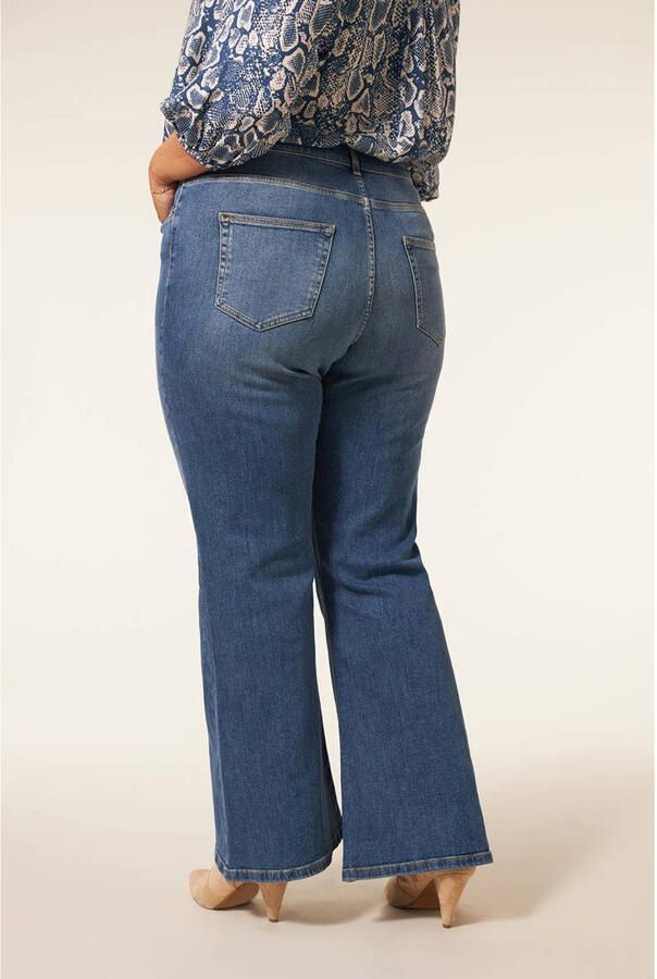 Miss Etam Plus flared jeans Jackie medium blue denim